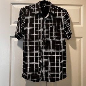 VOLCOM “True To This” Man’s Modern Fit Short Sleeve Shirt, Black/White, Size XS